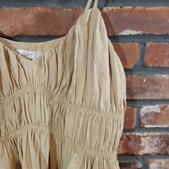 NWT Ann Taylor LOFT Smocked V-neck Peplum Cami in Soft Straw Neutral Women's M - Picture 5 of 8